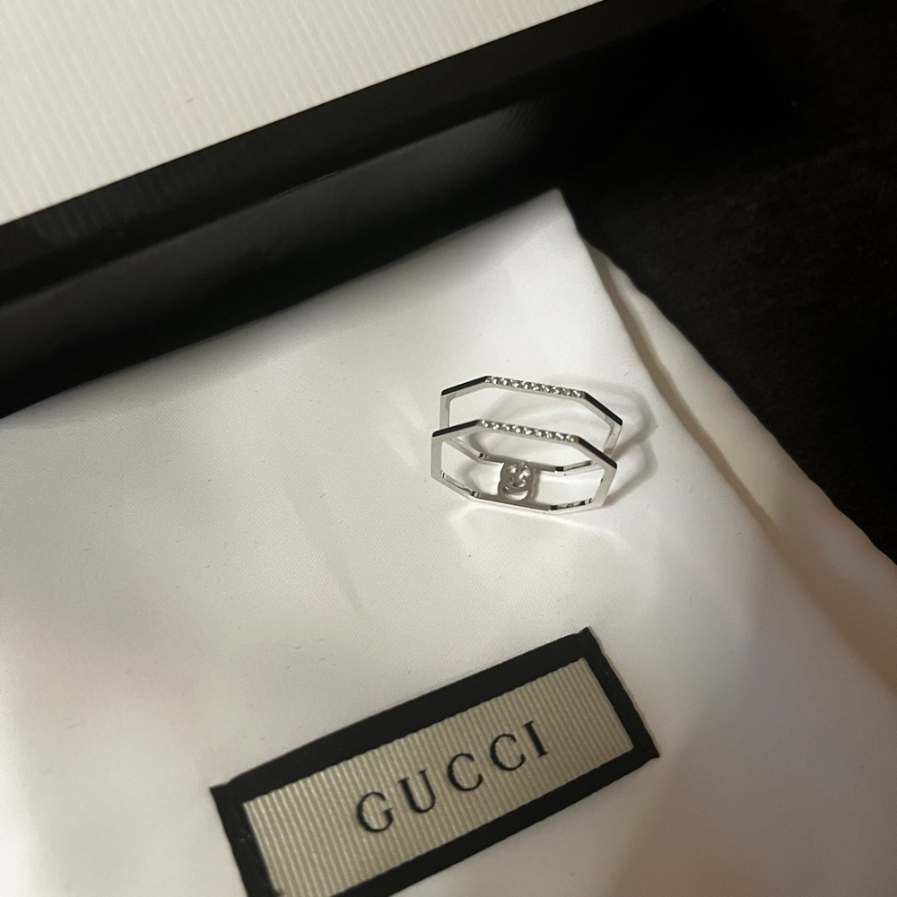 Gucci 18k White Gold Diamonds GG running ring size 24 (10.3/4US) Unisex